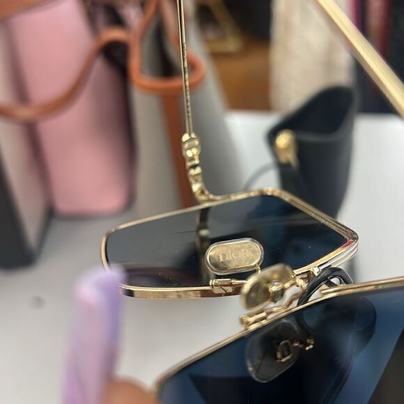 Cristian Dior shades 🤩 - Picture 5 of 9